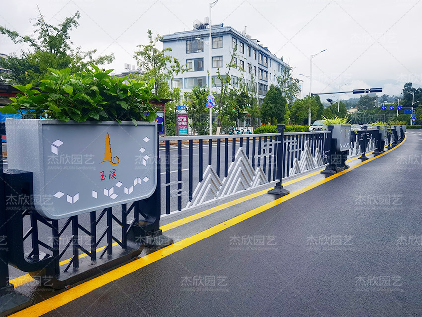 不銹鋼道路花箱護欄輕歌曼舞花箱實拍款