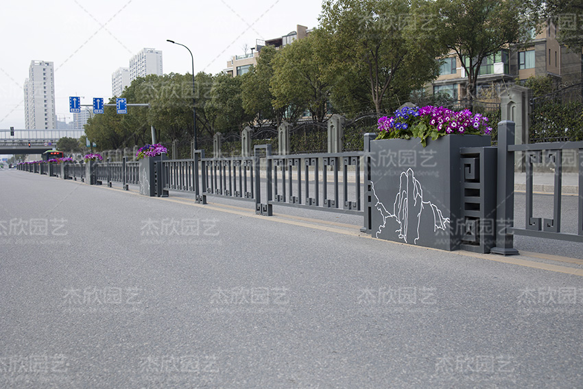 景觀道路花箱和傳統(tǒng)道路花箱有何不同？